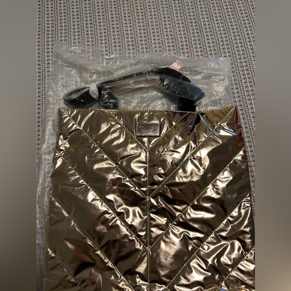 NWT Victoria’s Secret Gold Bag! - Picture 4 of 6